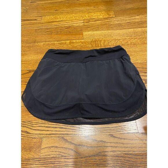 RARE VINTAGE!! Lululemon Hotty Hot Skirt *4-way Stretch size 6 - Picture 2 of 5